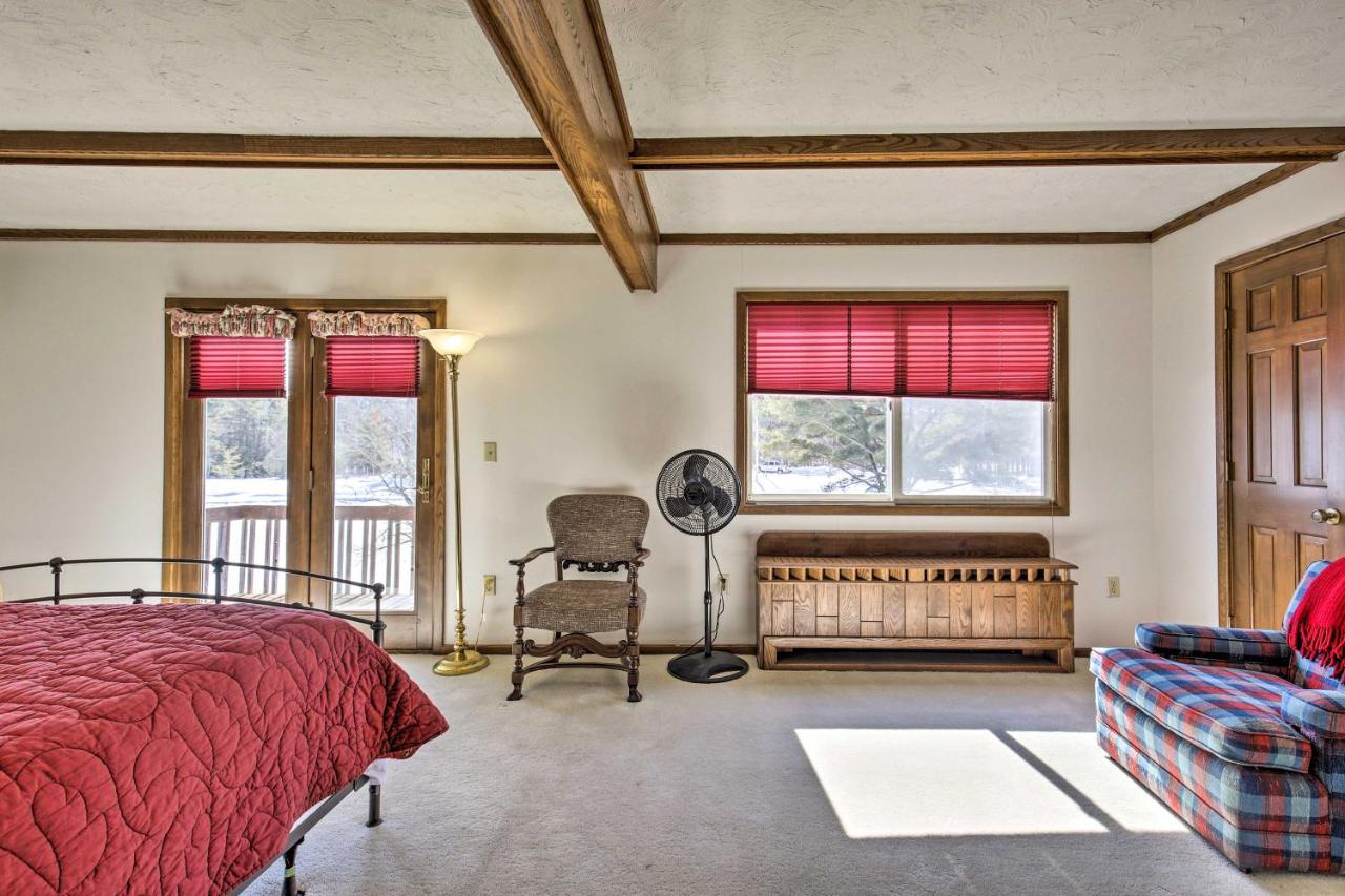 Simple Cranberry And Wine Farm Home With Fire Pit! イーグル・リバー エクステリア 写真
