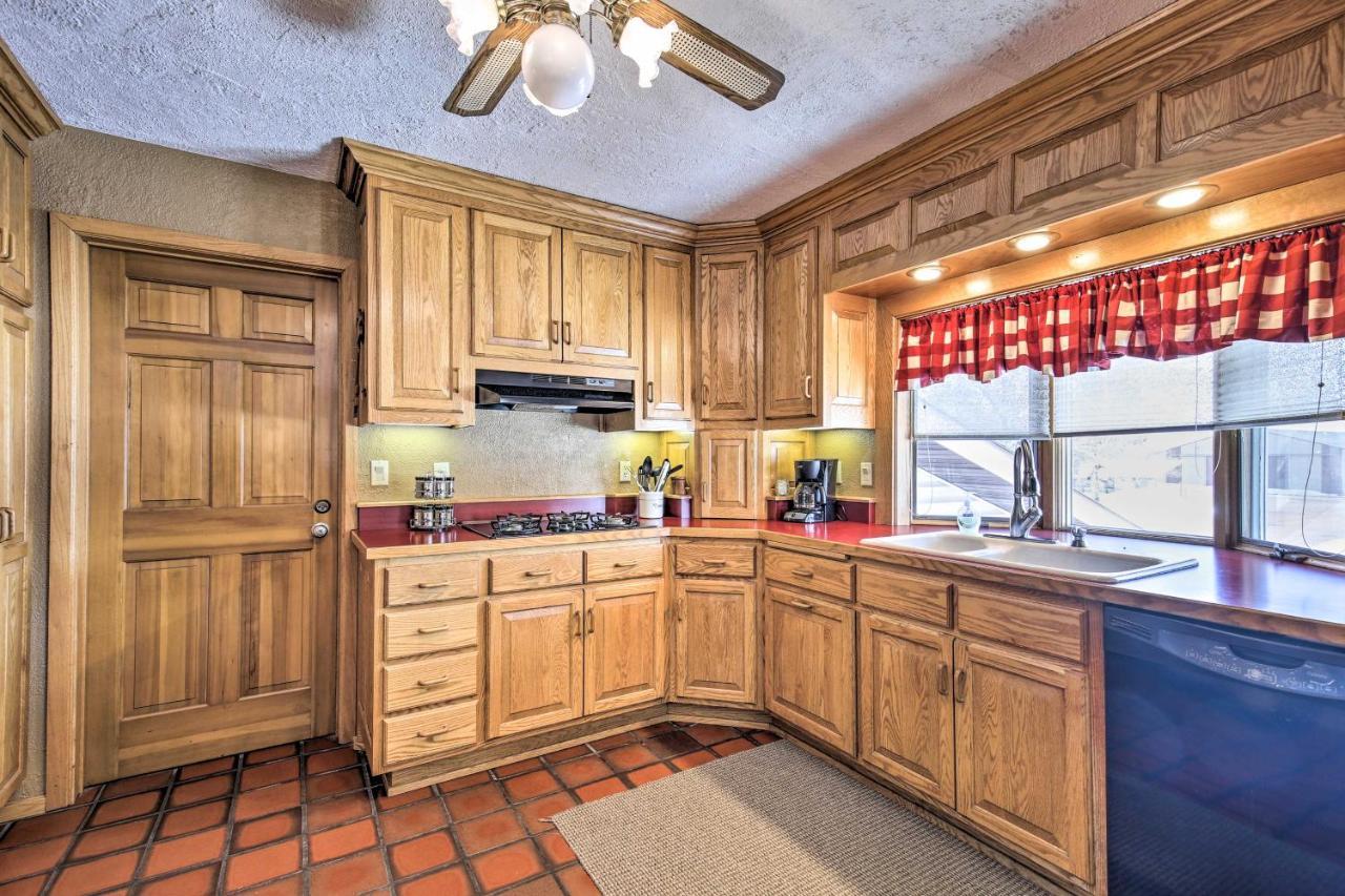 Simple Cranberry And Wine Farm Home With Fire Pit! イーグル・リバー エクステリア 写真