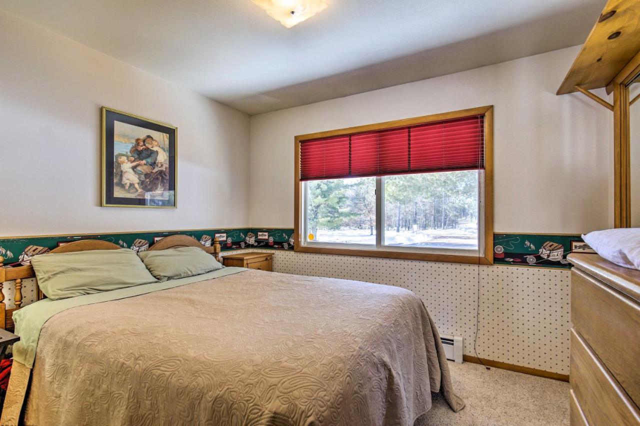 Simple Cranberry And Wine Farm Home With Fire Pit! イーグル・リバー エクステリア 写真