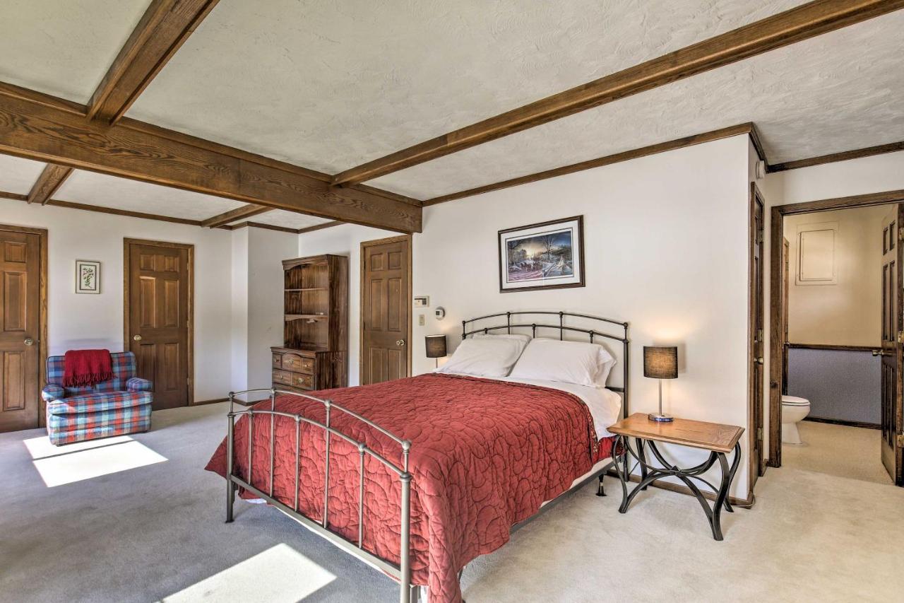 Simple Cranberry And Wine Farm Home With Fire Pit! イーグル・リバー エクステリア 写真